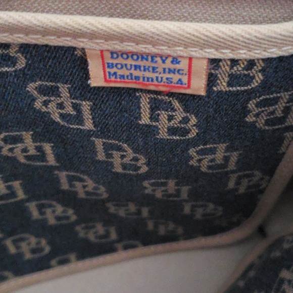 Dooney &Bourke handbag - Picture 4 of 7
